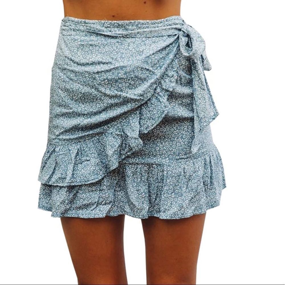 NEW Womens Floral Mini Skirt (Small)